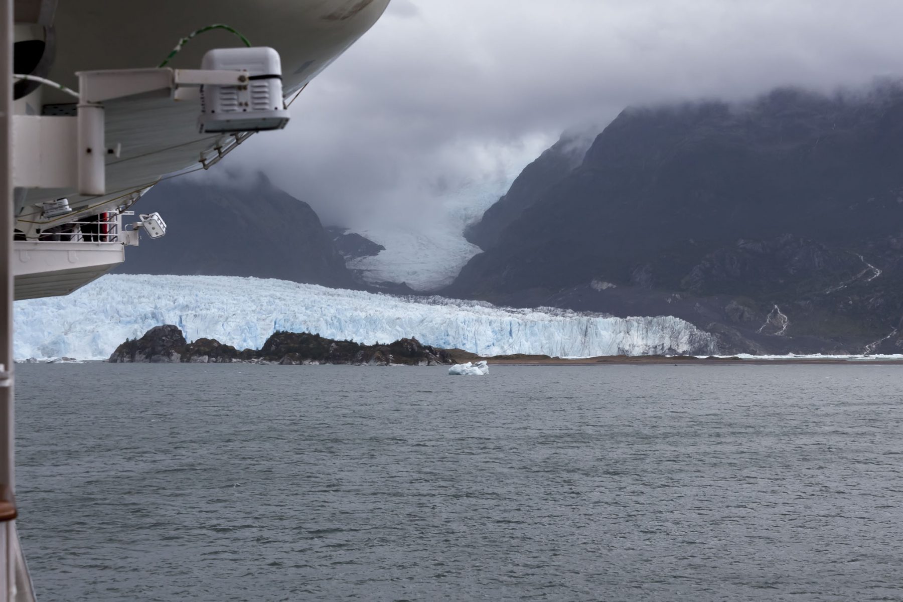 Amalia Glacier, Chile neOnbubble