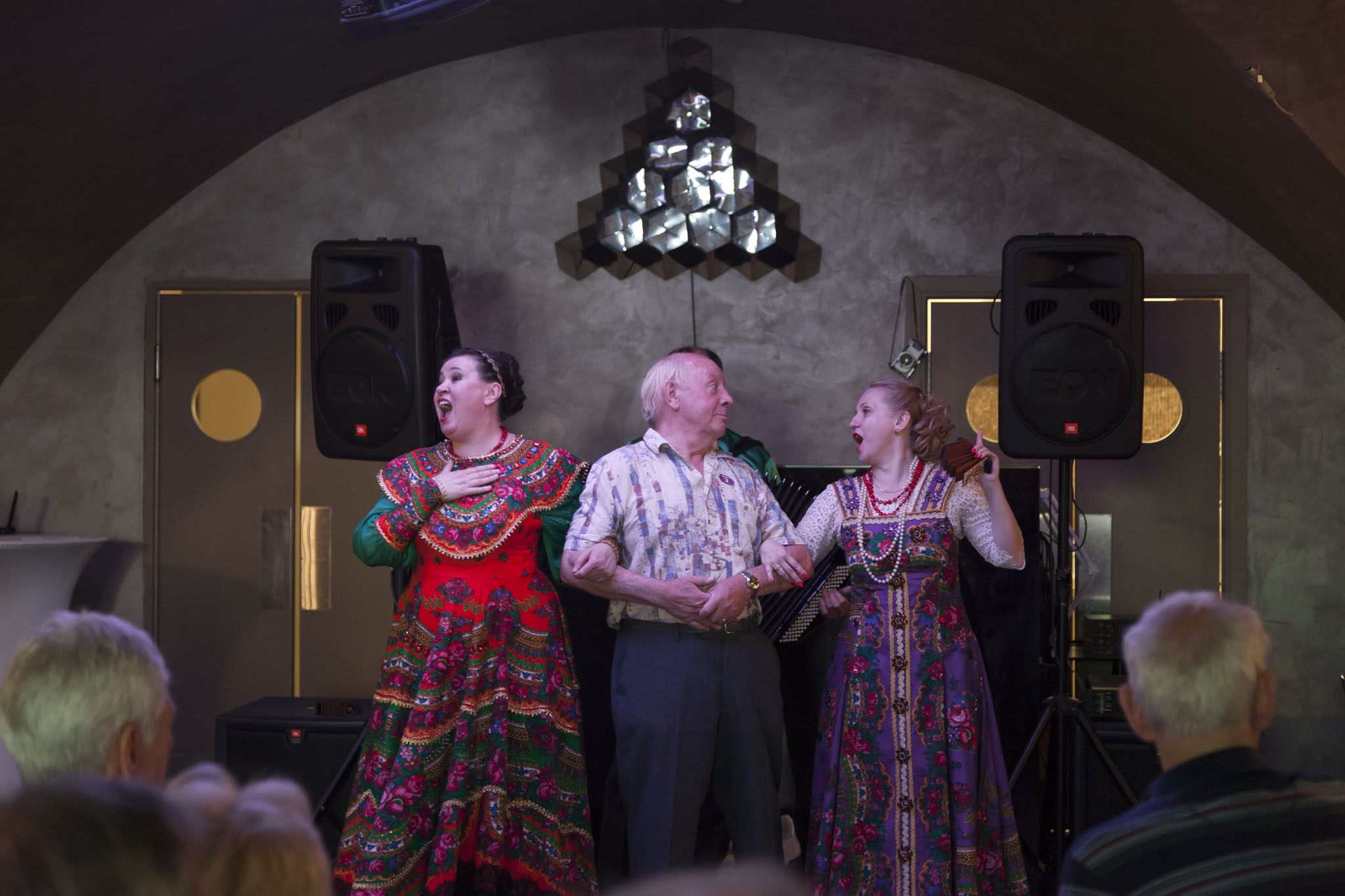 Restaurant Academia Folklore Show