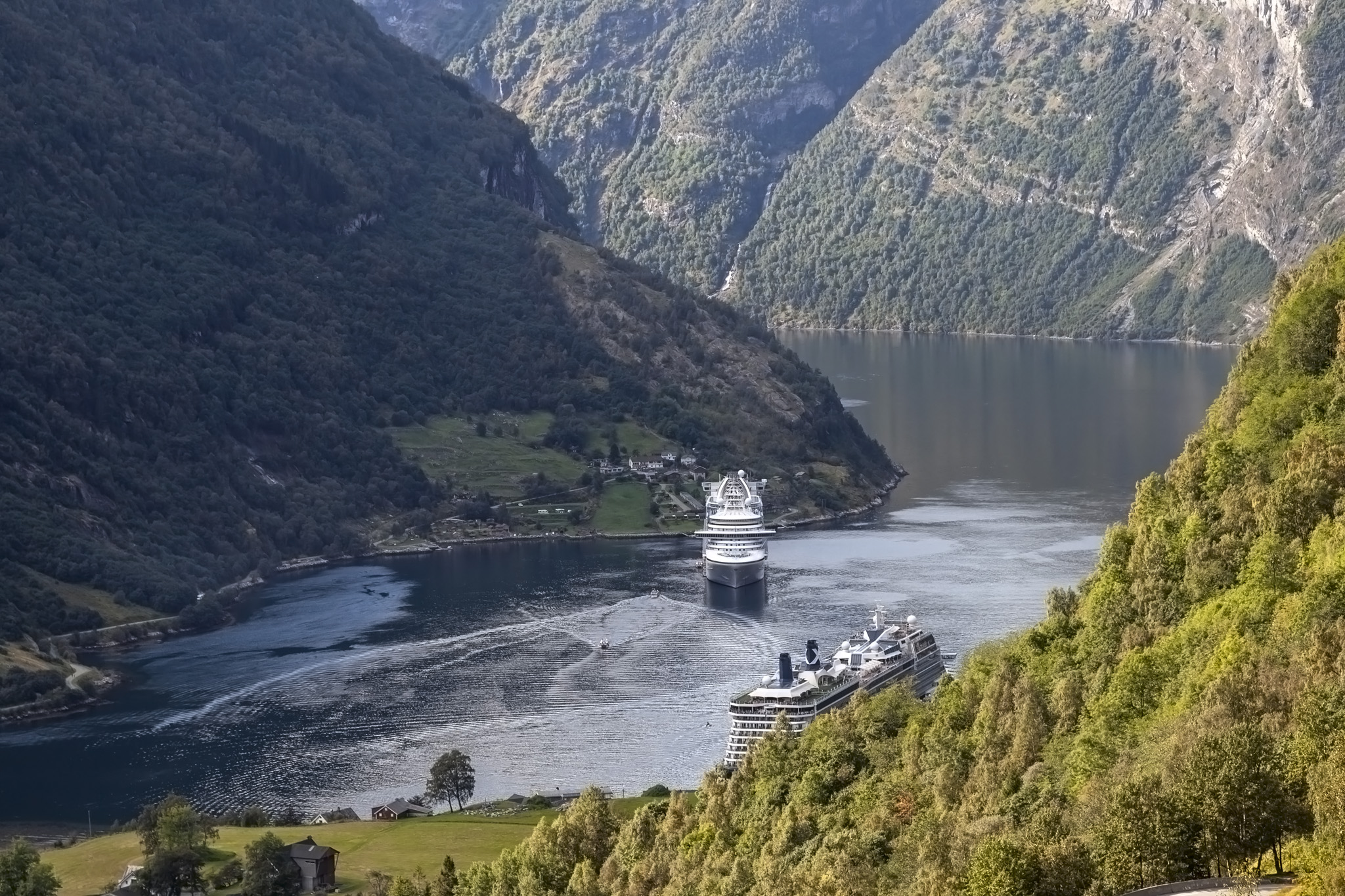 Geirangerfjord, Cruise Ship